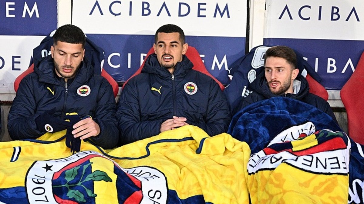 TRANSFER HABERLERİ | Fenerbahçe'de sürpriz gelişme! Yıldız isim takımdan ayrılmak istiyor TRANSFER HABERLERİ | Fenerbahçe'de sürpriz gelişme! Yıldız isim takımdan ayrılmak istiyor