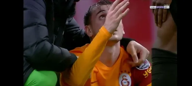 Altay maçının ardından Galatasaray'ın yıldızı Kerem Aktürkoğlu yıkıldı! İşte o görüntüler... - 1