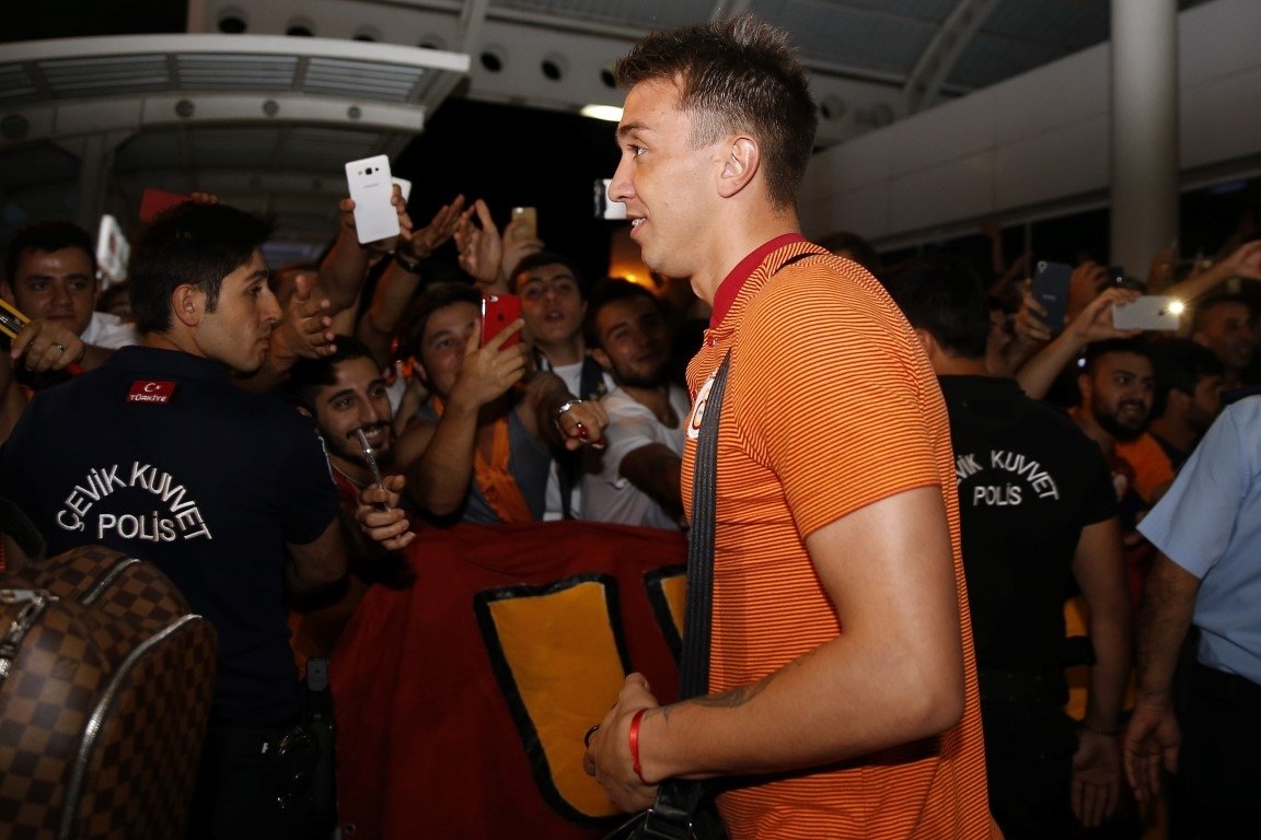 Galatasaray’a Antalya’da coşkulu karşılama