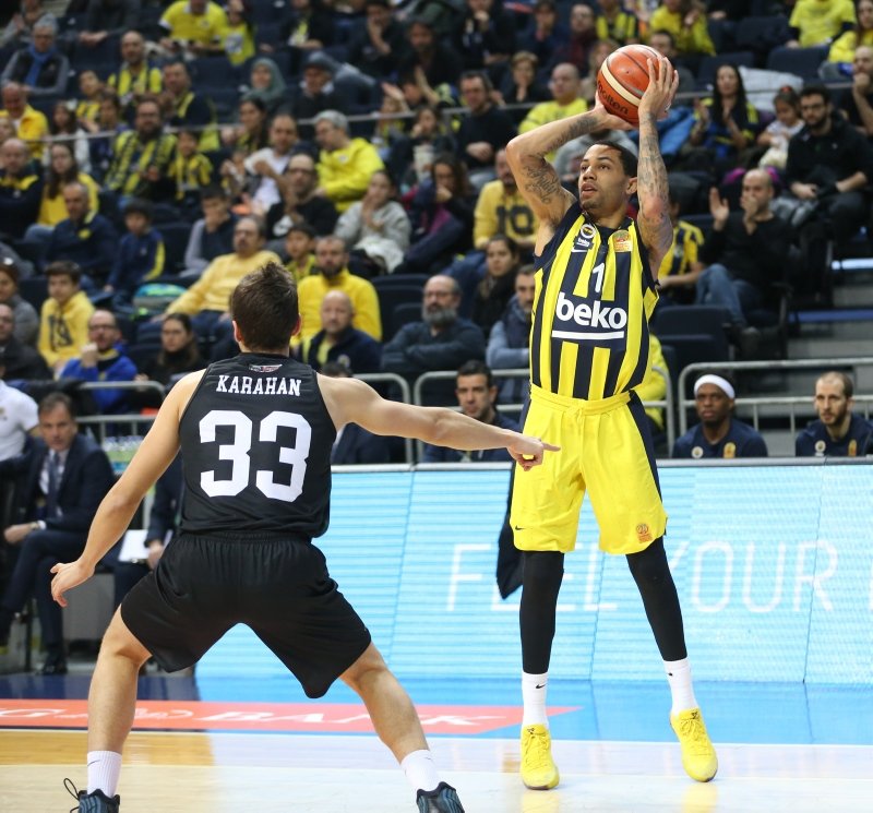 Fenerbahçe’ye ’havada’ kutlama