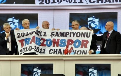 Trabzonspor genel kurulunda dikkat çeken pankart!