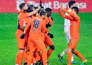 Medipol Başakşehir, Göztepe'yi farklı geçti