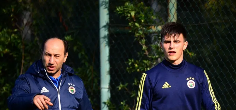 Eljif Elmas göz dolduruyor