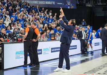 A. Efes tribünleriyle Ergin Ataman arasında gerginlik!
