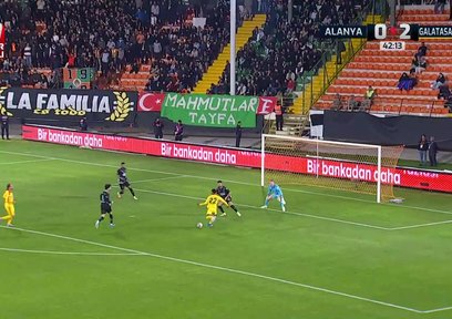 Yaser Asprilla net fırsattan yararlanamadı! İşte o anlar