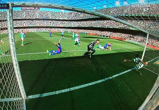 Barcelona maçında hakem skandalı!