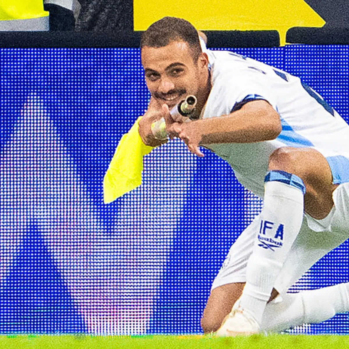İsrailli futbolcuya gol sevinci sonrası ikinci sarı kart