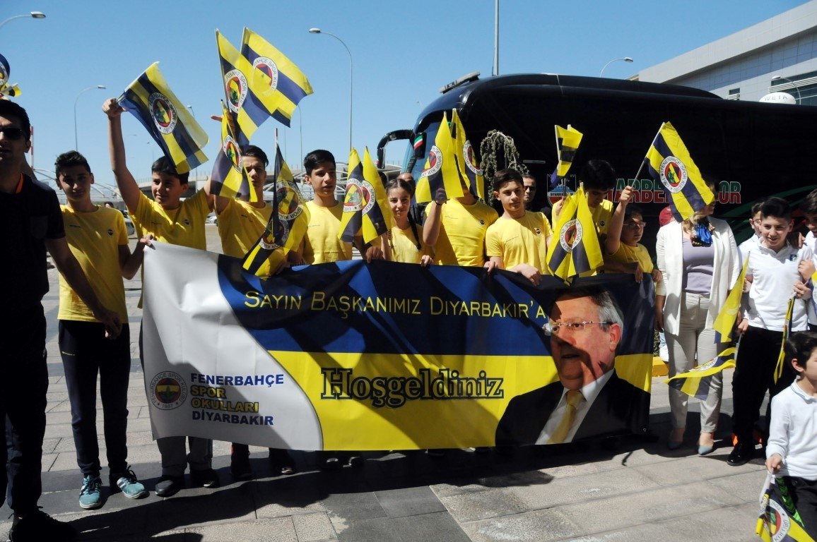 Diyarbakır’da Aziz Yıldırım rüzgarı!