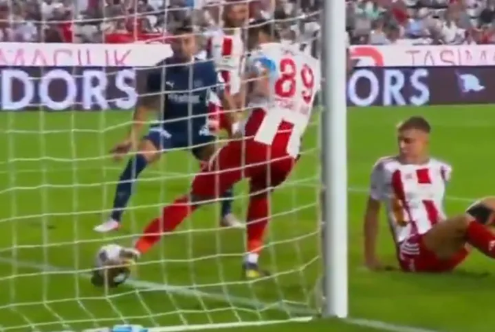 Top çizgiyi geçti mi? İşte Fenerbahçe'nin gol beklediği an - 1