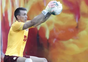 Muslera'nın yerine sürpriz isim! Anlaşma sağlandı...