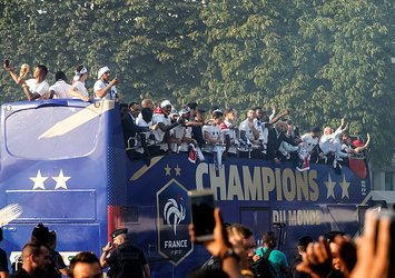 Fransa Milli Takımı Paris'te! Şampiyonluk kutlamaları...
