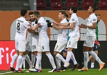 Augsburg tek attı 3 aldı
