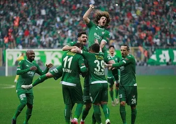 Evler tribüne döndü