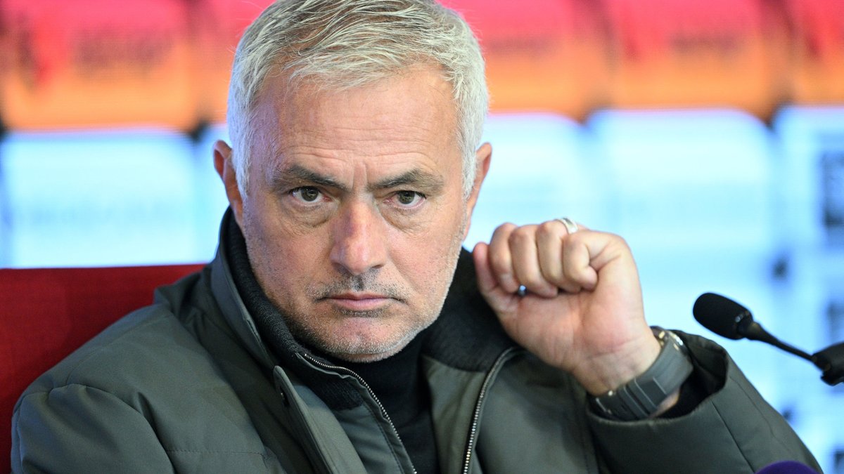 FENERBAHÇE HABERİ: Mourinho'dan 7 hafta kala radikal karar! Her şey tersine döndü FENERBAHÇE HABERİ: Mourinho'dan 7 hafta kala radikal karar! Her şey tersine döndü