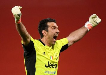 Buffon: Futbolu bırakmayı düşünmüyorum
