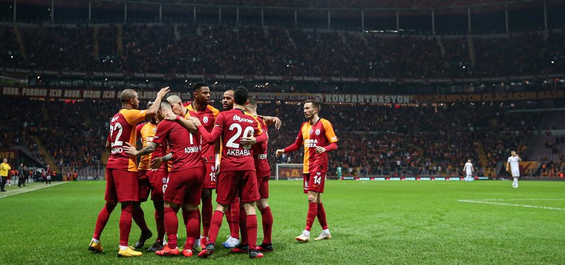 Galatasaray liderle puan farkını eritiyor
