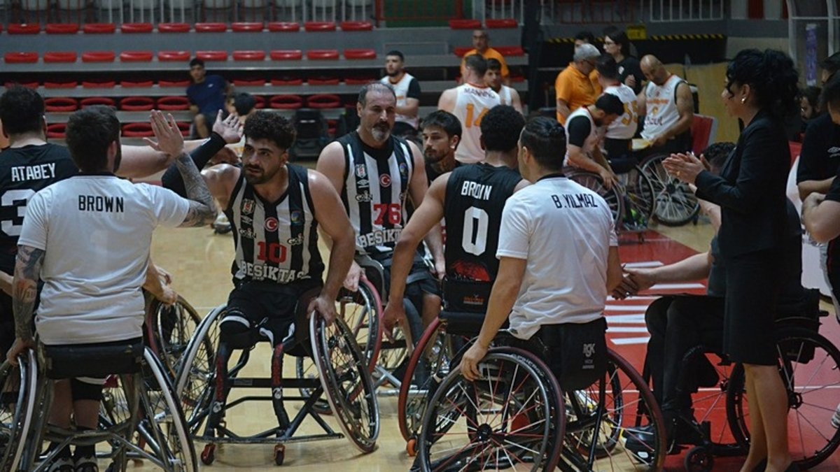 Beşiktaş, Galatasaray Fuzul'ü eleyip finale yükseldi