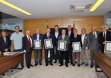 Beşiktaş'ta divan kurulu üyeleri mazbatalarını aldı