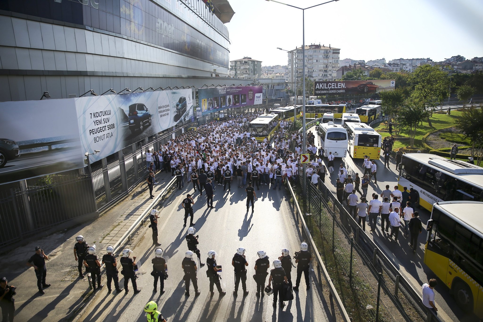 Kadıköy’de beyaz tribün!