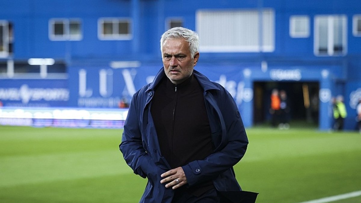 Benfica resmen açıkladı! Mourinho...