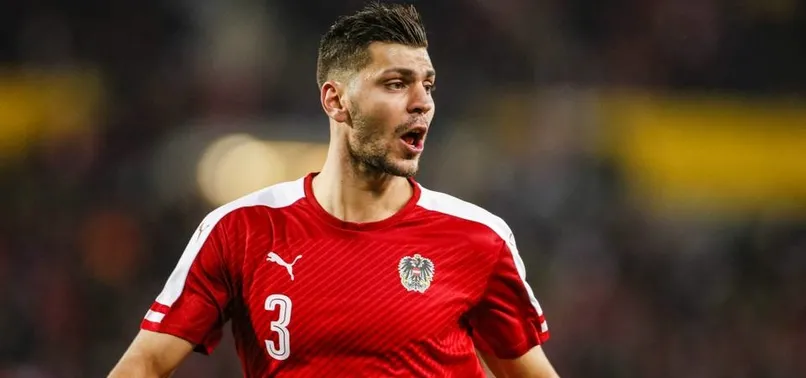 Galatasaray Alex Dragovic'e kanca attı!