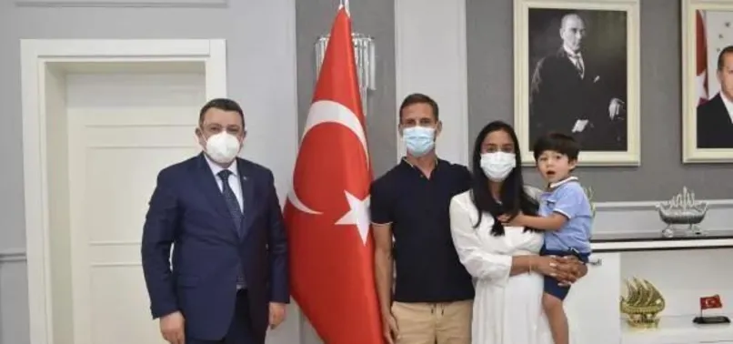 Son dakika spor haberleri: Trabzonspor'un eski futbolcusu Joao Pereira Ortahisar Belediye Başkanı Ahmet Metin Genç'i ziyaret etti