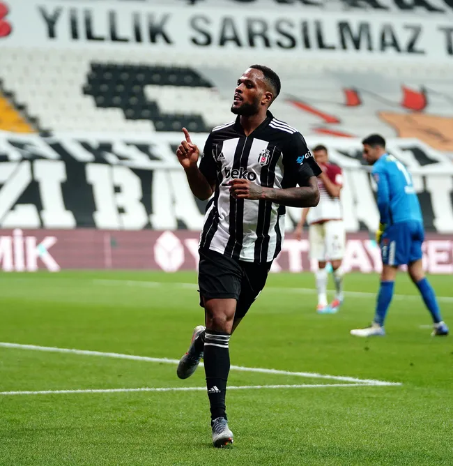 Son dakika spor haberi: Beşiktaş'a Cyle Larin'den kötü haber! Kanadalı yıldız sakatlandı - 1
