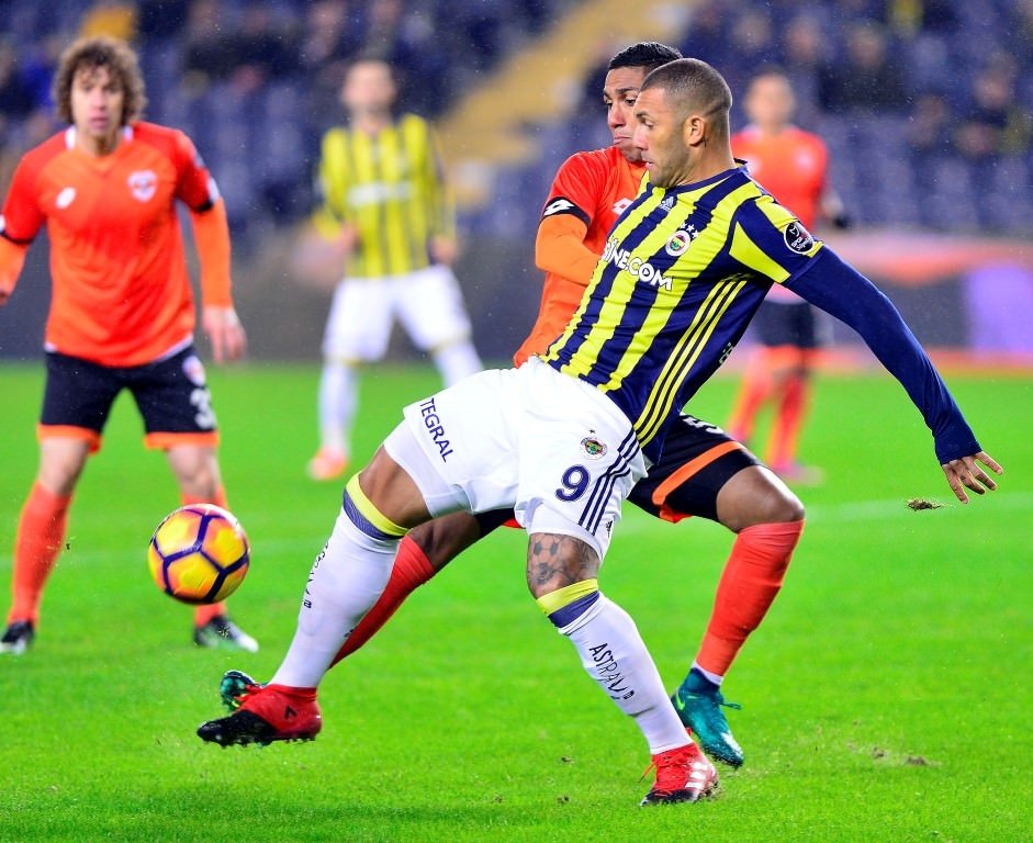 Fenerbahçe-Adanaspor karşılaşmasından kareler