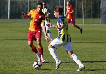 Derbi öncesi dostluk rüzgarı! U19 G.Saray-F.Bahçe maçında...