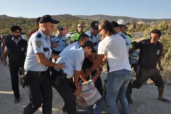 Antalya’da ortalık karıştı… Taraftarlar birbirine girdi - 2