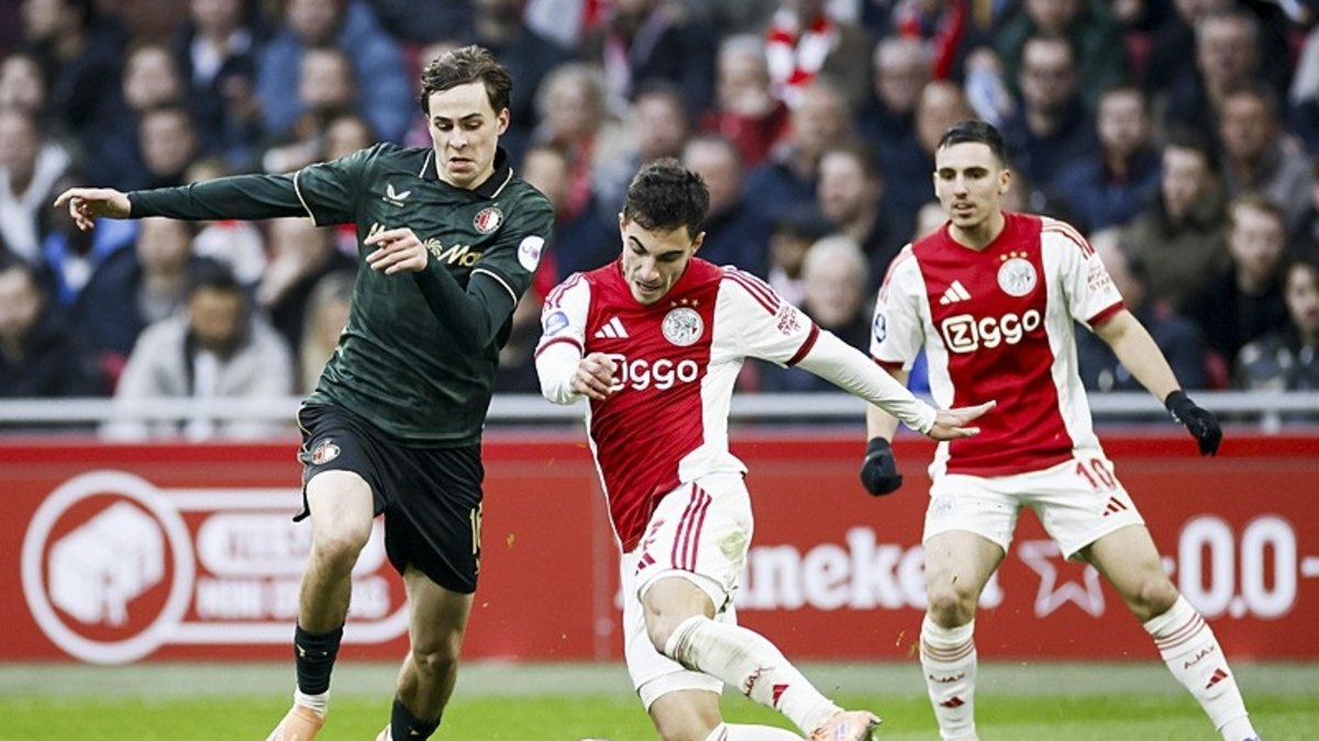 Ajax derbide Feyenoord'u mağlup etti!