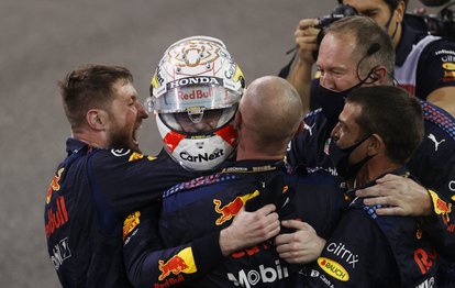 SON DAKİKA SPOR HABERLERİ - Formula 1’de şampiyon Lewis Hamilton’ı geçen Max Verstappen oldu!