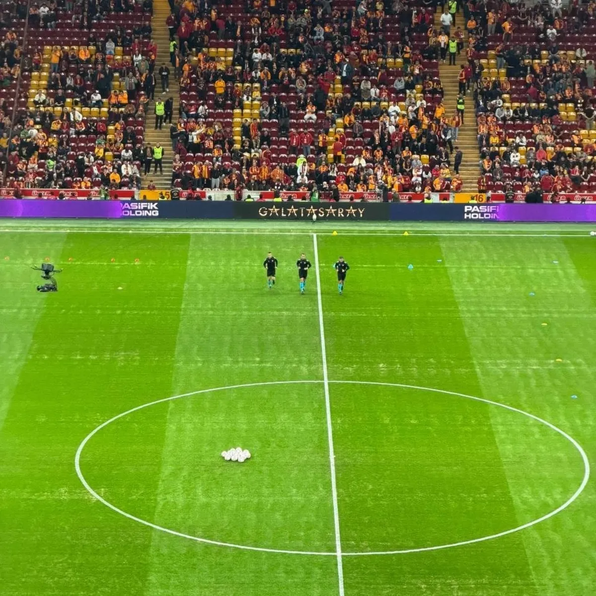 Galatasaray-Fenerbahçe derbisi öncesi RAMS Park zemini tartışma yarattı
