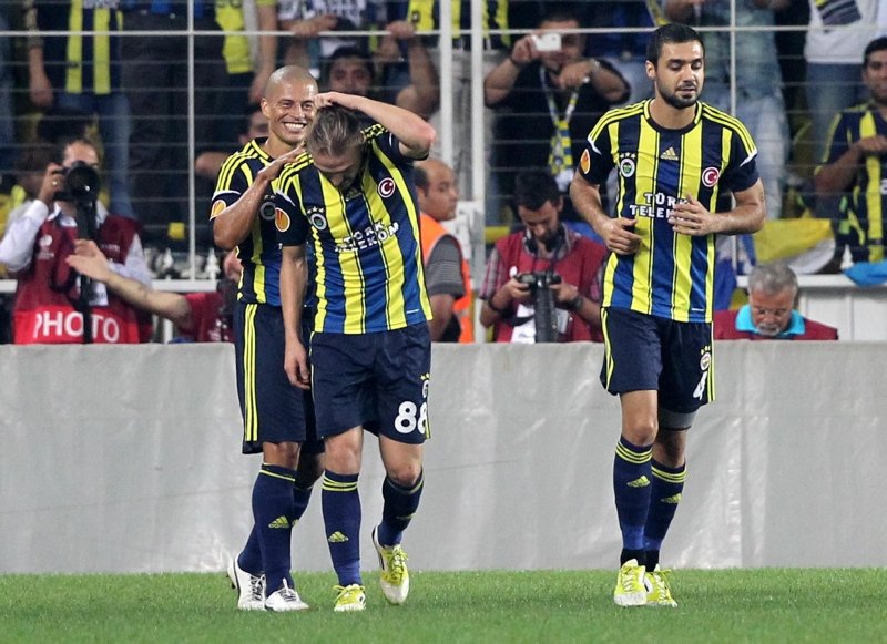 Alex: Fenerbahçe isterse oyuncu bakarız