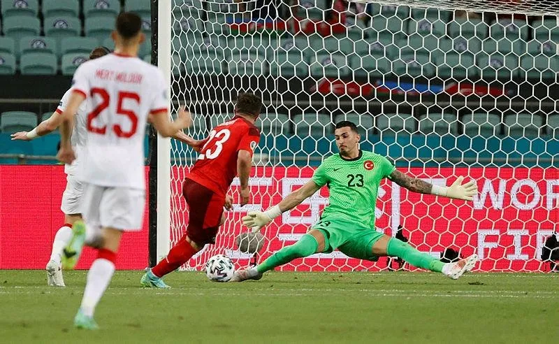 İsviçre-Türkiye maçında Uğurcan Çakır'dan kritik kurtarış! Shaqiri... - 2