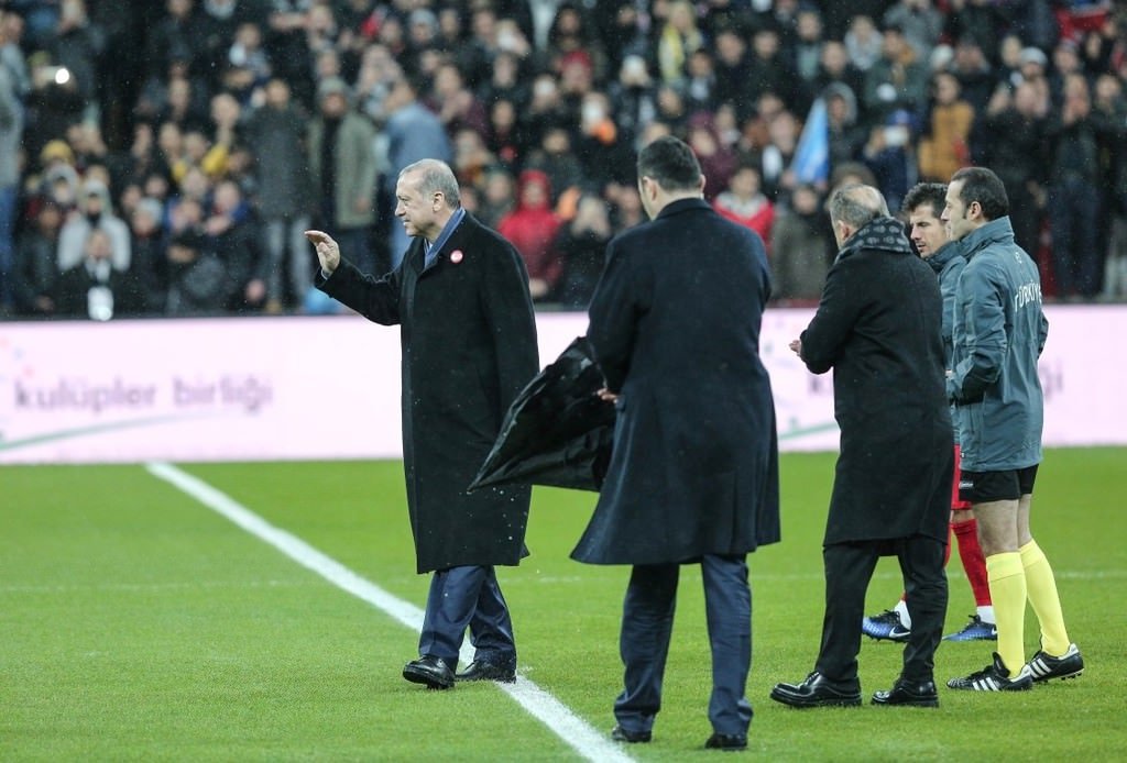 Yıldızlar teröre karşı sahaya indi