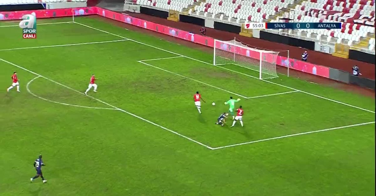 bunyamin balci sivasspor antalyaspor macinda bos kaleye golu atamadi