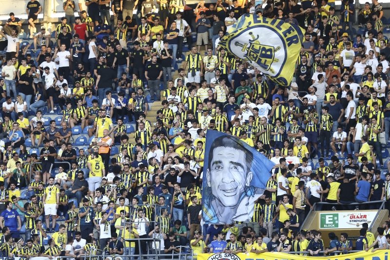 Emre Belözoğlu’ndan Ozan’a fırça!
