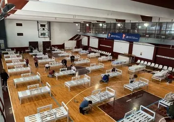 Futsal sahası hastane oldu
