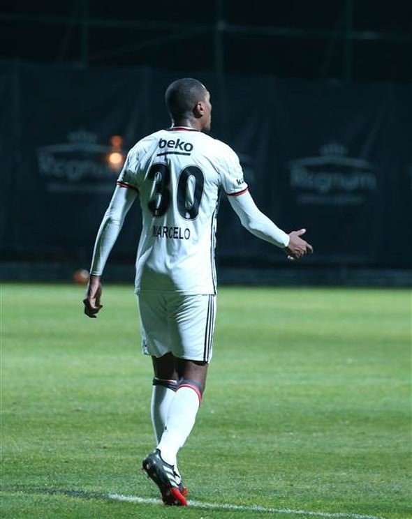 Beşiktaş’ta savunma dağıldı! Oyuncular tartıştı...