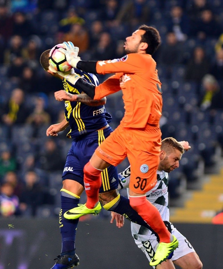 Fenerbahçe-Atiker Konyaspor karşılaşmasından kareler