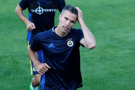 Crystal Palace, Robin van Persie'yi istiyor