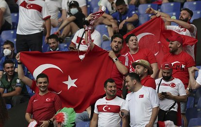 Son dakika EURO 2020 haberleri: Türkiye İtalya maçına seyircilerimiz damga vurdu!