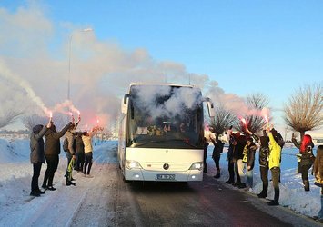 F.Bahçe'ye Sivas’ta meşaleli karşılama