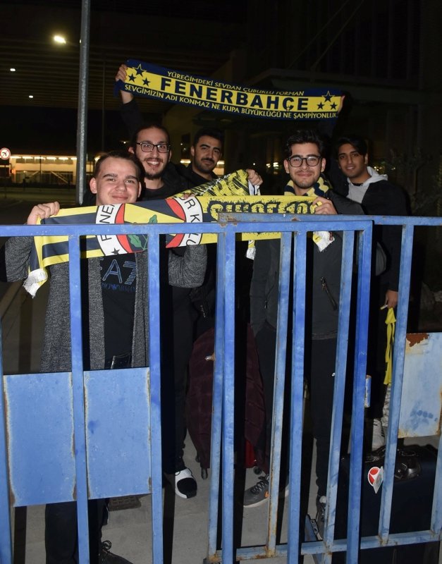 Fenerbahçe çiçeklerle karşılandı