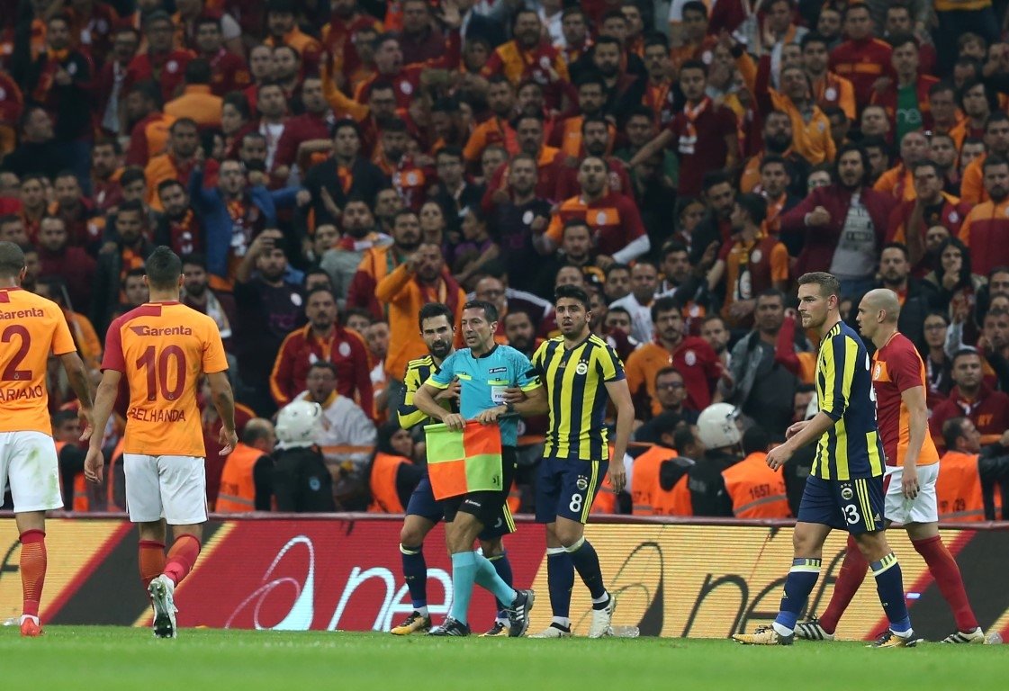 Yabancı cisim atan ikinci kişinin kimliği şaşırttı