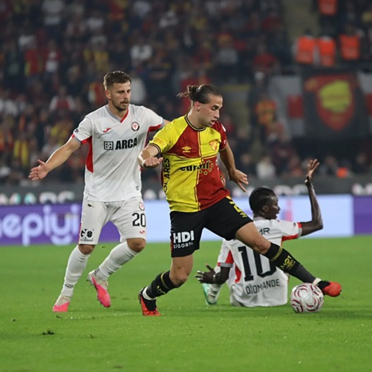 Göztepe sahasında Arca Çorum FK'yı farklı geçti