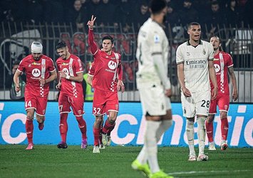 Milan şampiyonluk yarışında büyük yara aldı!