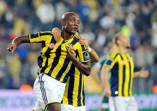 Pierre Webo imzayı atıyor