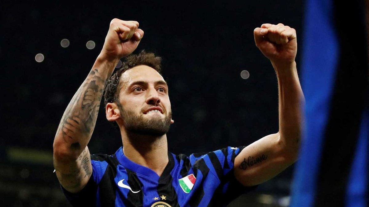 TRANSFER HABERİ: Galatasaray'ın orta sahada A ve B planları! Hakan ve De Paul... TRANSFER HABERİ: Galatasaray'ın orta sahada A ve B planları! Hakan ve De Paul...